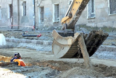 Ремонт спуска Маринеско продолжается (фоторепортаж)