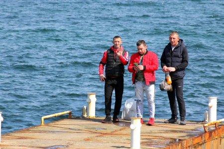 Одесситы массово гуляют в парке Шевченко и на Ланжероне, несмотря на карантин (фоторепортаж)