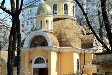 Одесситы массово гуляют в парке Шевченко и на Ланжероне, несмотря на карантин (фоторепортаж)