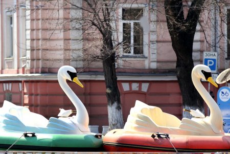 Одесситы массово гуляют в парке Шевченко и на Ланжероне, несмотря на карантин (фоторепортаж)