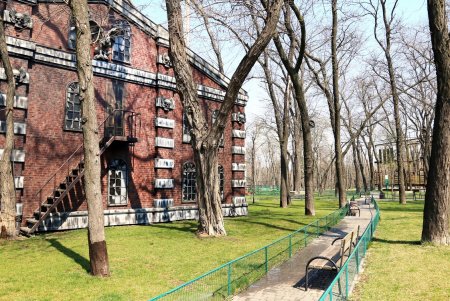 Одесситы массово гуляют в парке Шевченко и на Ланжероне, несмотря на карантин (фоторепортаж)