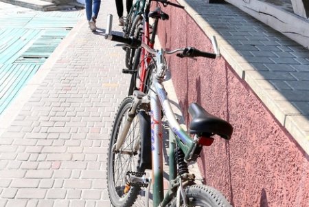 Одесситы массово гуляют в парке Шевченко и на Ланжероне, несмотря на карантин (фоторепортаж)