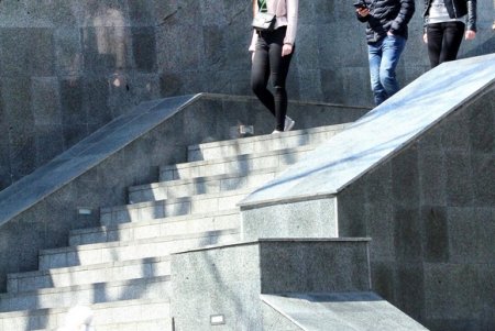 Одесситы массово гуляют в парке Шевченко и на Ланжероне, несмотря на карантин (фоторепортаж)