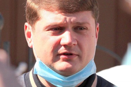В сквере Гамова волонтеры и соцработники собирают продуктовые наборы для нуждающихся горожан (фоторепортаж)