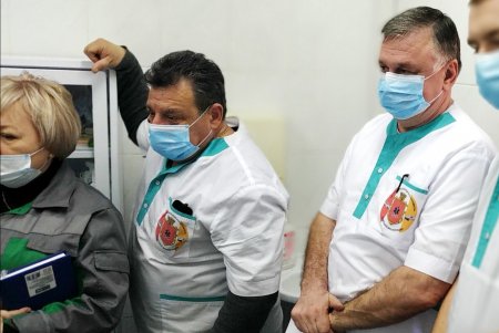 Мобильные бригады проводят диагностику коронавируса на дому