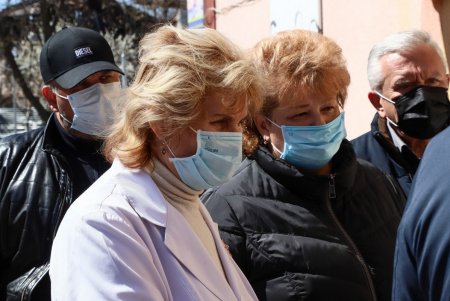 Муниципалитет передал восемь новых аппаратов ИВЛ инфекционной больнице (фото)