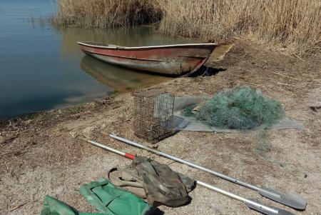 Без документов, на незарегистрированной лодке и с сетями: на озере Ялпуг разоблачены браконьеры (фото)