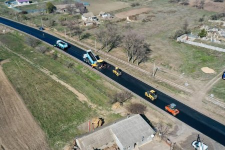 В Раздельнянском районе ремонтируют межобластную трассу (фото)
