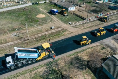 В Раздельнянском районе ремонтируют межобластную трассу (фото)