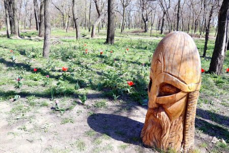 Сказочная поляна с деревянными скульптурами – еще одна изюминка парка Шевченко (фоторепортаж)