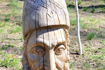 Сказочная поляна с деревянными скульптурами – еще одна изюминка парка Шевченко (фоторепортаж)