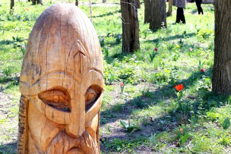 Сказочная поляна с деревянными скульптурами – еще одна изюминка парка Шевченко (фоторепортаж)