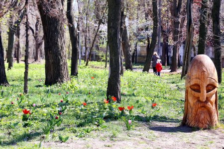 Сказочная поляна с деревянными скульптурами – еще одна изюминка парка Шевченко (фоторепортаж)