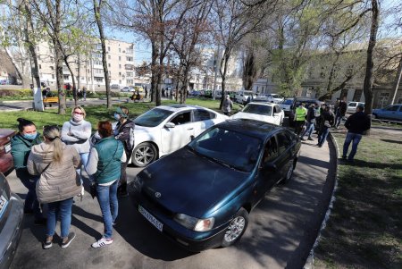 Мэр Одессы посетил опорный пункт в сквере Гамова и пообщался с волонтерами и соцработниками (фото)