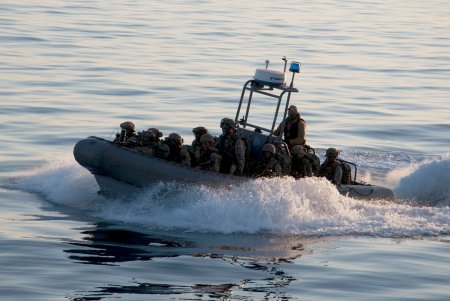 Учебный десант: в Николаевке морпехи захватили побережье и уничтожили артбатарею условного противника (фото)