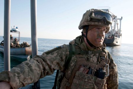 Учебный десант: в Николаевке морпехи захватили побережье и уничтожили артбатарею условного противника (фото)
