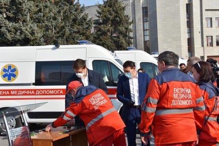 Медикам Одесской области передали новые автомобили скорой помощи с аппаратами ИВЛ (фото)