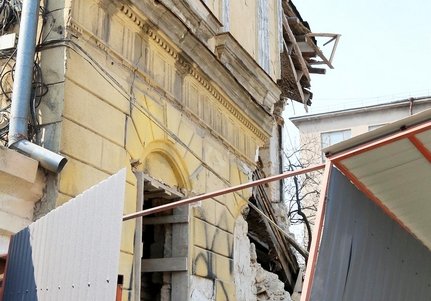 Обрушение старинного дома на Канатной (фоторепортаж)