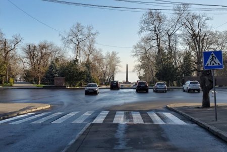 На Лидерсовском бульваре появилась свежая дорожная разметка (фото)
