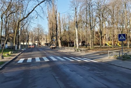 На Лидерсовском бульваре появилась свежая дорожная разметка (фото)