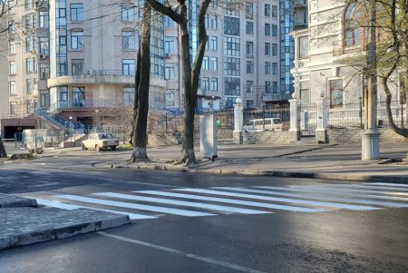 На Лидерсовском бульваре появилась свежая дорожная разметка (фото)