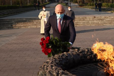 Мэр Одессы почтил память освободителей города от нацистов (фото)