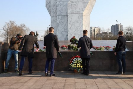 Мэр Одессы почтил память освободителей города от нацистов (фото)
