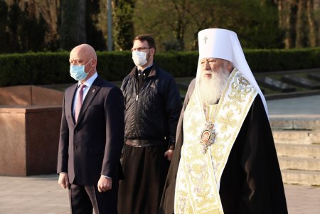 Мэр Одессы почтил память освободителей города от нацистов (фото)