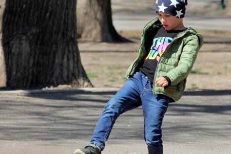 В масках – лишь единицы: одесситы гуляют в центре города, игнорируя рекомендации оставаться дома (фоторепортаж)
