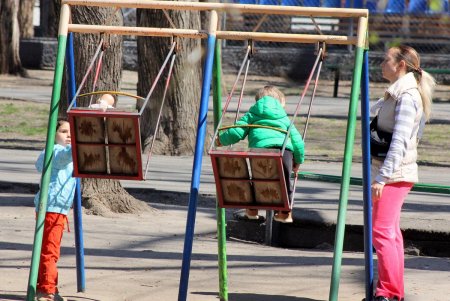 В масках – лишь единицы: одесситы гуляют в центре города, игнорируя рекомендации оставаться дома (фоторепортаж)