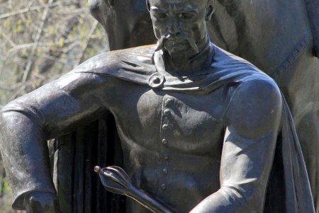 В масках – лишь единицы: одесситы гуляют в центре города, игнорируя рекомендации оставаться дома (фоторепортаж)