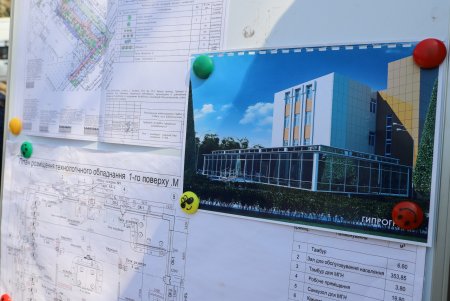 В строящемся в Суворовском районе Центре админуслуг приступили к отделочным работам (фото, видеокомментарий)