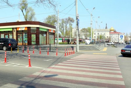 Одесса на карантине: всегда многолюдная Привокзальная площадь - опустела (фоторепортаж)