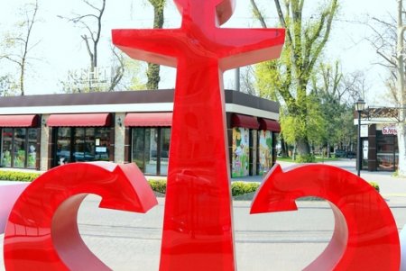 Одесса на карантине: всегда многолюдная Привокзальная площадь - опустела (фоторепортаж)