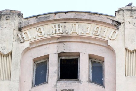 Одесса на карантине: всегда многолюдная Привокзальная площадь - опустела (фоторепортаж)