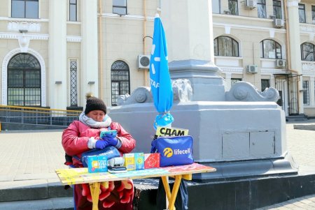 Одесса на карантине: всегда многолюдная Привокзальная площадь - опустела (фоторепортаж)