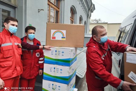 Для медиков Одесской области доставили новую партию защитных костюмов, масок и реагентов