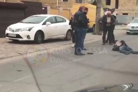 На Дмитрия Донского мотоциклист не справился с управлением и попал в ДТП (фото)