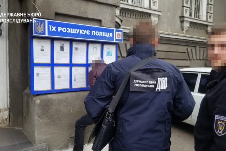 Пытались привлечь к ответственности и требовали пять тысяч долларов: двоим одесским полицейским грозит 10 лет тюрьмы (фото)
