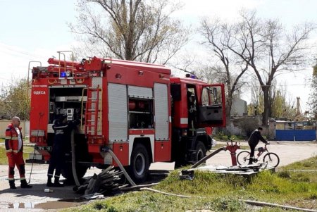 На Лузановской рядом с железной дорогой горела деревянная пристройка (фото) 