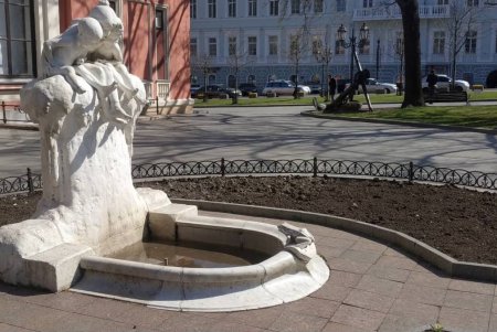 В Одессе запустили первые фонтаны (фото)