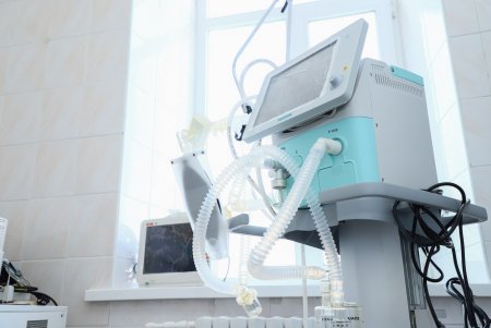 Новые аппараты ИВЛ уже установили в опорных больницах Одессы (фото)