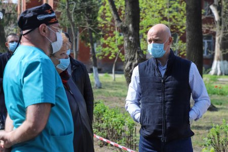 Новые аппараты ИВЛ уже установили в опорных больницах Одессы (фото)