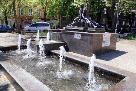 В центре Одессы заработали первые фонтаны (фоторепортаж)