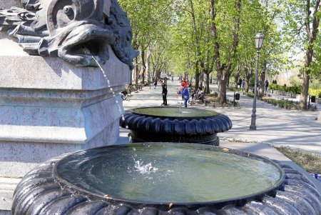В центре Одессы заработали первые фонтаны (фоторепортаж)