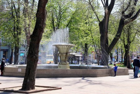 В центре Одессы заработали первые фонтаны (фоторепортаж)