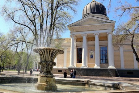 В центре Одессы заработали первые фонтаны (фоторепортаж)