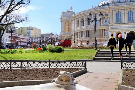В центре Одессы заработали первые фонтаны (фоторепортаж)