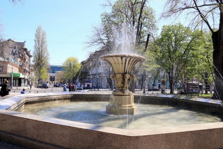 В центре Одессы заработали первые фонтаны (фоторепортаж)