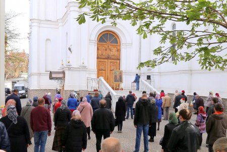 Вынос Плащаницы в Свято-Успенском кафедральном соборе (фоторепортаж)
